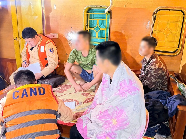 Lực lượng chức năng làm việc với những người liên quan.