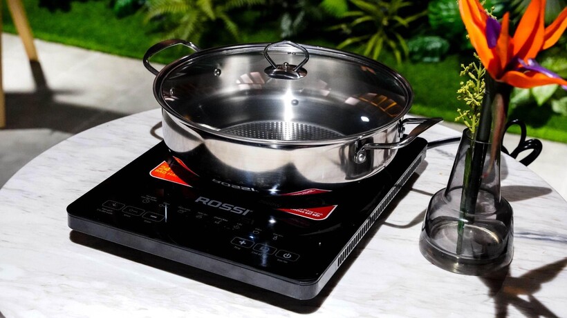 Bếp từ đơn Rossi có thiết kế bắt mắt, công năng toàn diện (Ảnh: Tân Á Đại Thành)