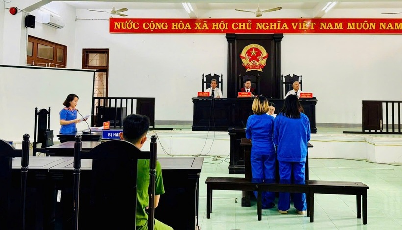 Phiên tòa xét xử 2 nữ bị cáo trong vụ mua bán ma túy (Ảnh: Viện kiểm sát nhân dân tỉnh Đắk Lắk).