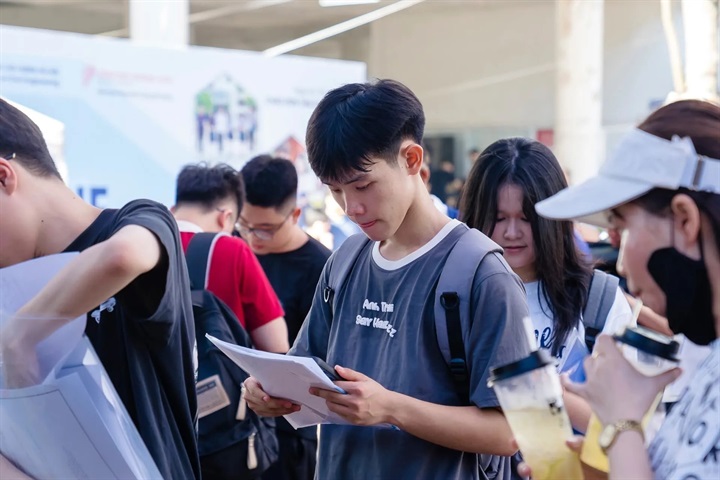 Thay vì chỉ dựa vào các kỳ thi truyền thống, nhiều trường đại học hiện nay đã áp dụng công thức tính điểm tổng hợp với tỷ lệ phần trăm cụ thể cho từng thành phần. Ảnh minh họa
