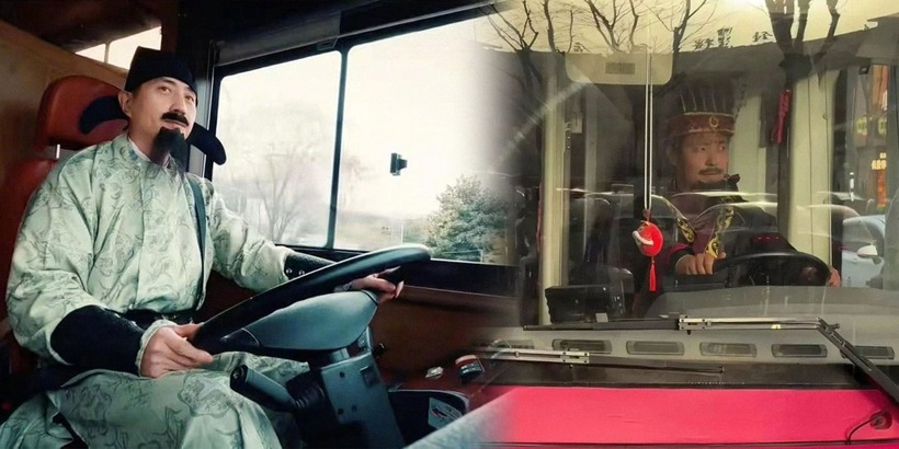Tài xế xe buýt hóa thân thành Tần Thủy Hoàng, Lý Bạch để hút khách. Ảnh: Sixthtone.