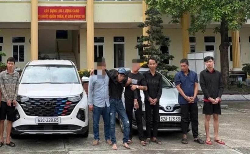 Nhóm đối tượng tại cơ quan điều tra. (Ảnh: Sài Gòn giải phóng)