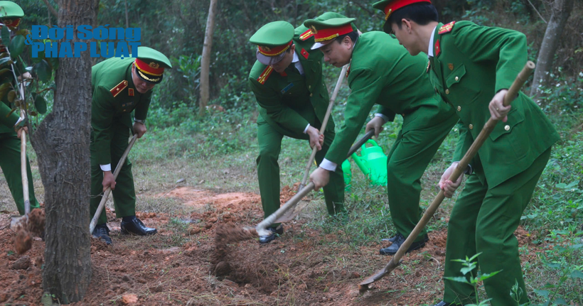 Cục trưởng C05: “Mỗi cây xanh là một biểu tượng của niềm tin và trách nhiệm” - 8