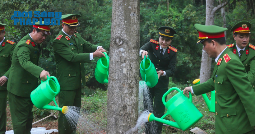 Cục trưởng C05: “Mỗi cây xanh là một biểu tượng của niềm tin và trách nhiệm” - 7