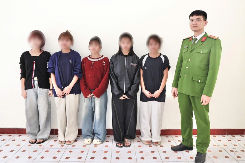 Lực lượng chức năng tỉnh Tuyên Quang đã ngăn chặn thành công vụ việc 5 học sinh lớp 8 ở xã Minh Tân bị các đối tượng lạ mặt trên mạng lôi kéo đi làm thuê. Ảnh: VTC News.