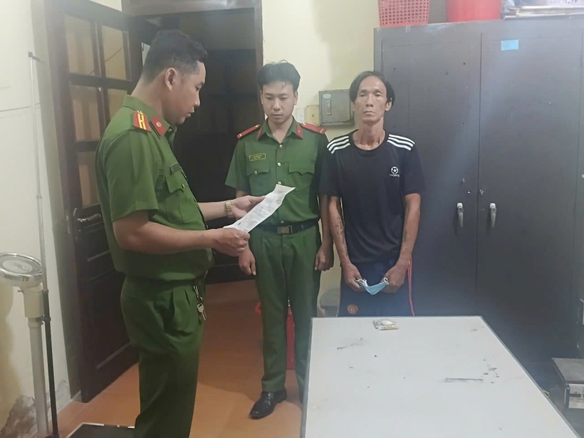 Bị can Triệu Quang Vũ tại cơ quan. Ảnh Công an tỉnh Vĩnh Long.