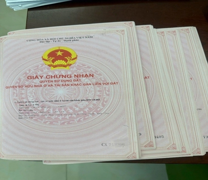 Công an tỉnh Đắk Lắk cảnh báo dịch vụ nhận làm "sổ đỏ". Ảnh minh họa.