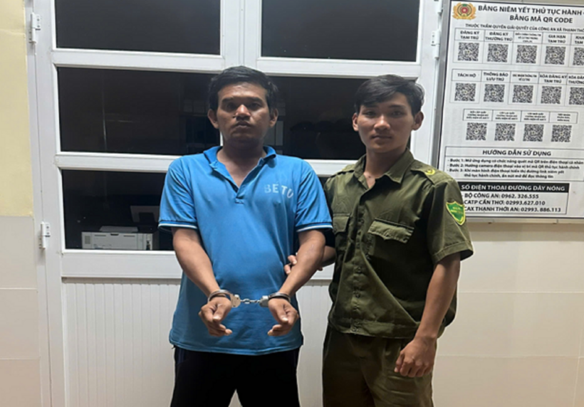 Đối tượng truy nã Thạch Diệu tại cơ quan Công an xã. Ảnh: Công an thành phố Cần Thơ