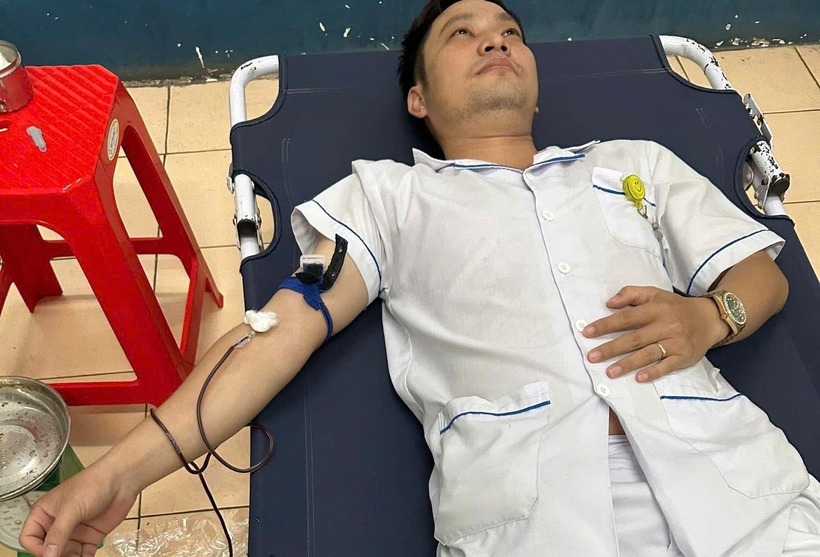 Tin tức đời sống 2/3: 4 thầy thuốc hiến máu cứu người trong ca trực đêm - 3