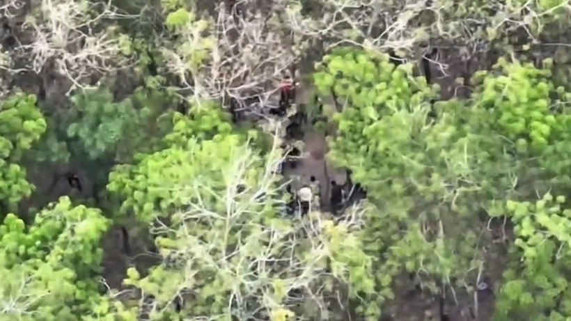 Cảnh sát dùng flycam theo dõi động tĩnh tại tụ điểm đá gà. Ảnh: Dân trí