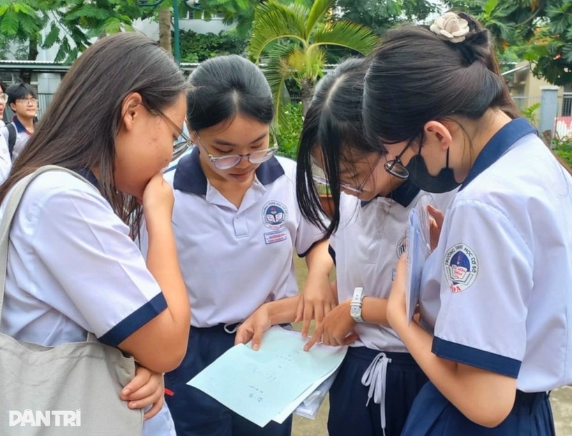 Vì sao TP.HCM cấm giáo viên "ép" học sinh không thi lớp 10? Ảnh Báo Dân trí.