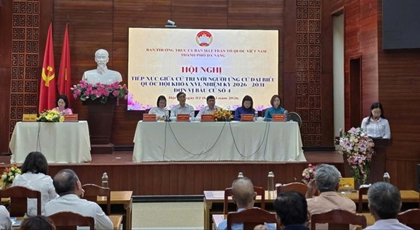 Các ứng cử viên đại biểu Quốc hội khóa XVI tham dự hội nghị tiếp xúc cử tri tại đơn vị bầu cử số 4.