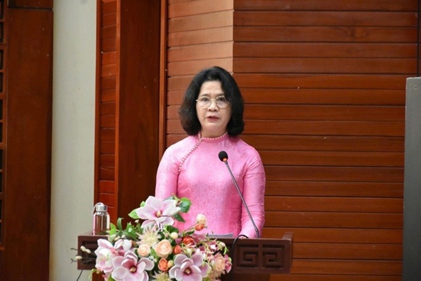 Bà Hoàng Thị Thu Hương, Thành ủy viên, Phó Chủ tịch Ủy ban MTTQ Việt Nam thành phố Đà Nẵng, Chủ tịch Hội liên hiệp Phụ nữ thành phố lên chủ trì và trực tiếp điều hành Hội nghị tiếp xúc cử tri.