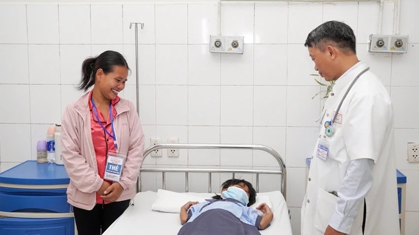 Bệnh nhi 7 tuổi bị rắn cạp nia tấn công được cứu sống nhờ huyết thanh. Ảnh: PLO