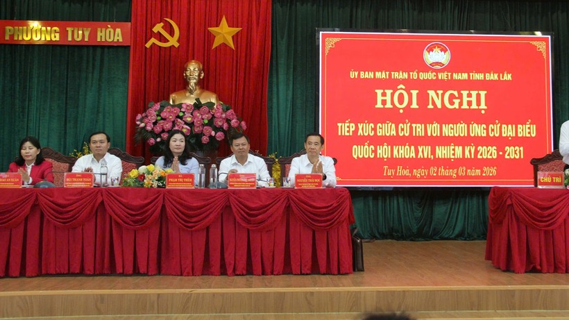 Quang cảnh Hội nghị tiếp xúc cử tri với những người ứng cử đại biểu Quốc hội khóa XVI tại đơn vị bầu cử số 1.