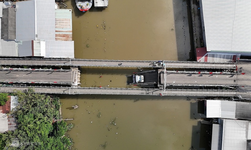 Hình ảnh nhịp cầu bị gãy. Ảnh: Vnexpress.