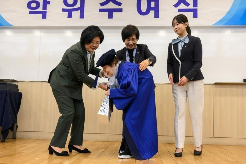 Bà Kim Jeong-ja tốt nghiệp ngành Công tác xã hội. Ảnh: Korea Times