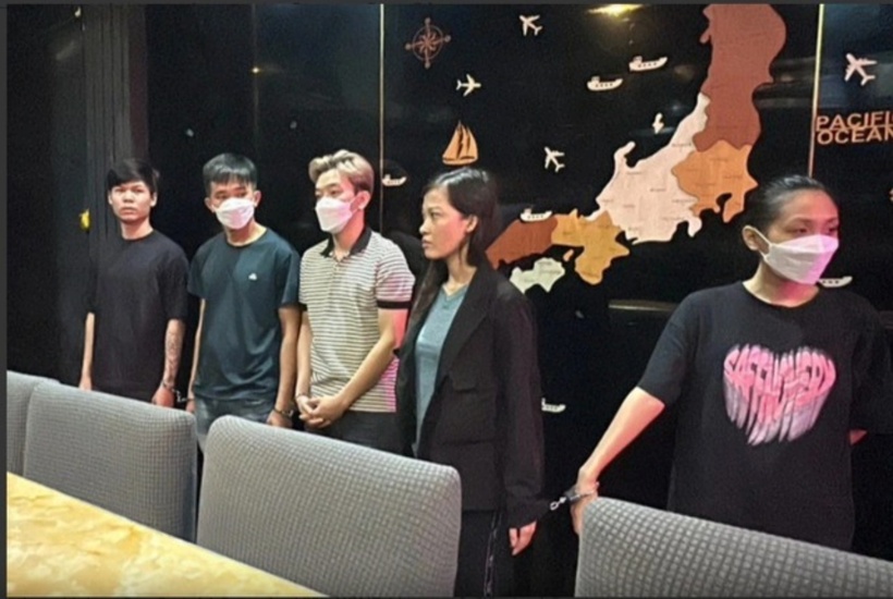 Nhóm nhân viên tại nhà hàng Nari Bar thời điểm xảy ra vụ án. (Ảnh: Cơ quan công an)