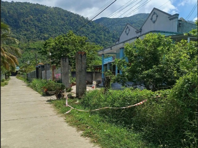 Hiện trường vụ án mạng do mâu thuẫn trong lúc nhậu giữa hai nhóm thanh niên từ Dầu Giây và Đồng Kho. (Ảnh: Thanh niên)