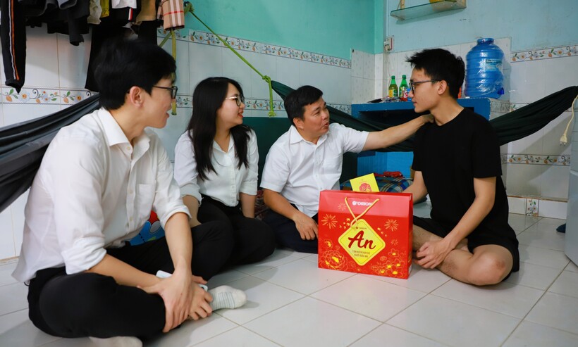 Đoàn EVNGENCO3 thăm, tặng quà Tết gia đình Em Trần Phúc Thành Lộc – Sinh viên Trường Đại học Mở TP.HCM