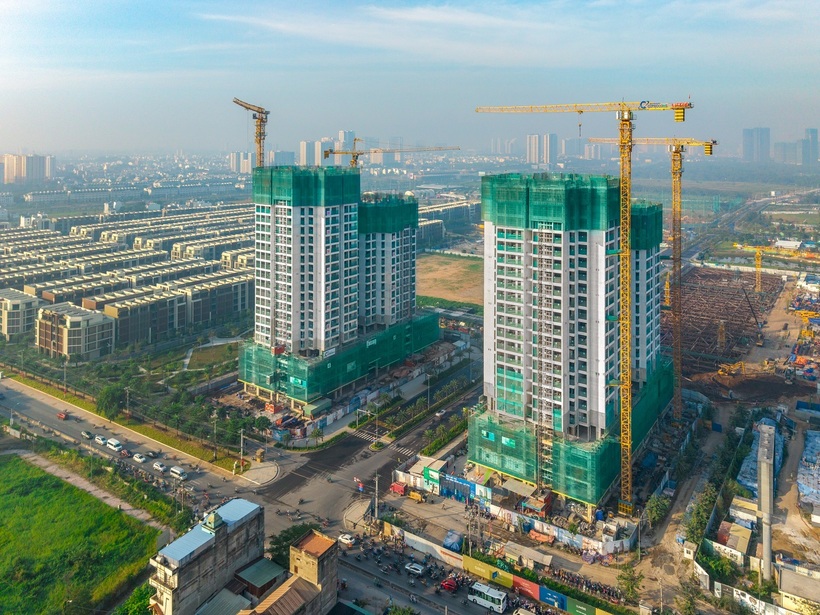 The Global City hoàn thiện tiện ích và hạ tầng tăng tốc từng ngày, mới đây nhất đường Liên Phường xuyên tâm khu đô thị đã thông xe 2 chiều và phân khu cao tầng đầu tiên Masteri Grand View chính thức cất nóc.