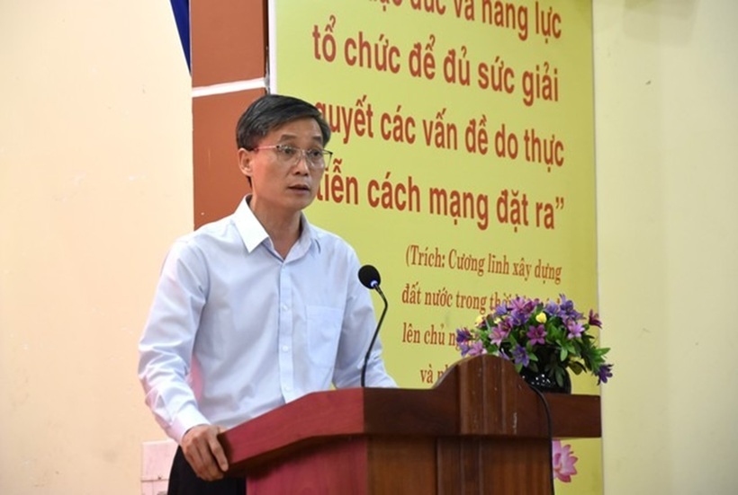 Ứng cử viên ĐBQH khóa XVI, Chủ tịch Hội Luật gia Việt Nam Nguyễn Khánh Ngọc trình bày chương trình hành động.