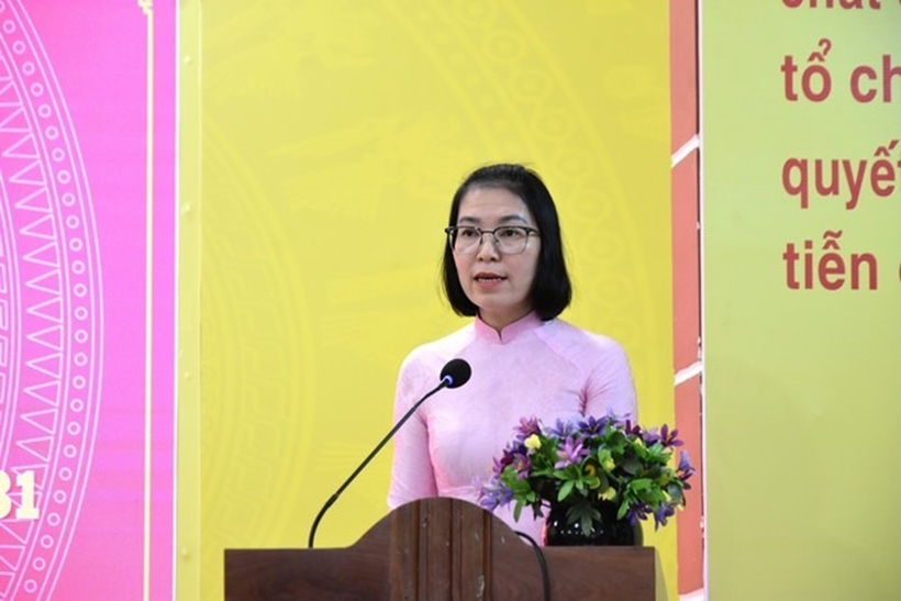 Bà Nguyễn Thị Thanh An - Phó trưởng Ban phụ trách Ban Dân chủ, Giám sát và Phản biện xã hội, cơ quan Ủy ban Mặt trận Tổ quốc Việt Nam, ứng cử viên ĐBQH khóa XVI trình bày chương trình hành động.