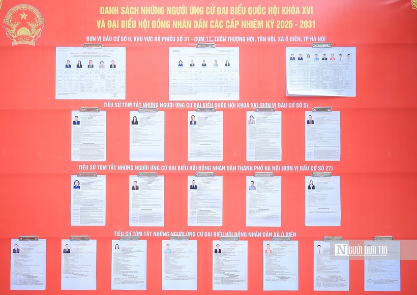 Các điểm niêm yết danh sách cử tri và danh sách người ứng cử được bố trí từ trụ sở các xã phường, các khu vực bỏ phiếu và các điểm sinh hoạt cộng đồng.