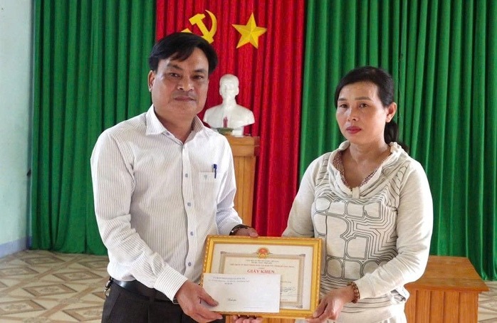 Hành động cứu 2 thanh niên của chị Quế góp phần lan tỏa những nghĩa cử cao đẹp trong đời sống xã hội. (Ảnh: Người lao động)