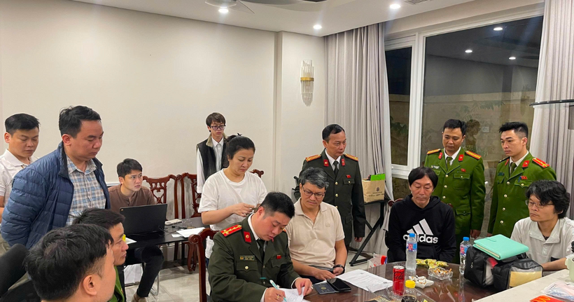 tPhòng Quản lý xuất nhập cảnh, Công an TP Hà Nội đồng loạt kiểm tra 4 địa điểm nghi vấn có người nước ngoài cư trú tại Khu đô thị Ciputra (phường Phú Thượng) và căn hộ 1903, tòa S, Chung cư Mipec 122–124 Xuân Thủy, phường Cầu Giấy.