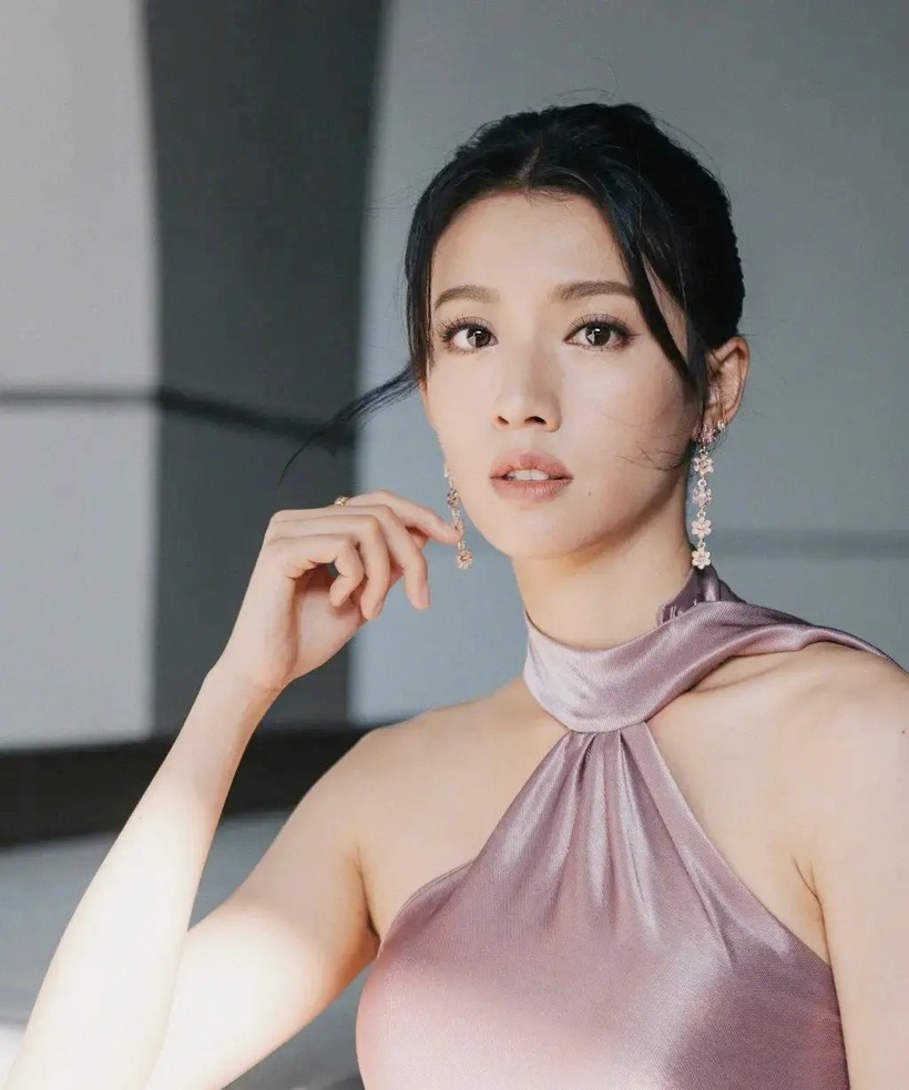 Thái Tư Bối bị đài TVB cắt hợp đồng độc quyền.