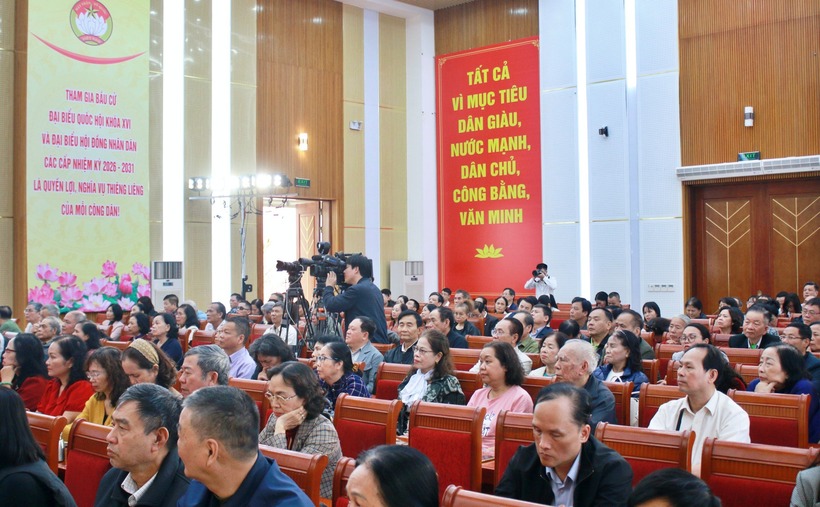 Các cử tri tham dự hội nghị.