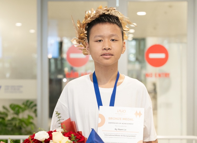 Lê Kỳ Nam vừa giành huy chương tại kỳ thi Olympic Trí tuệ nhân tạo thế giới. Ảnh: VietNamnet