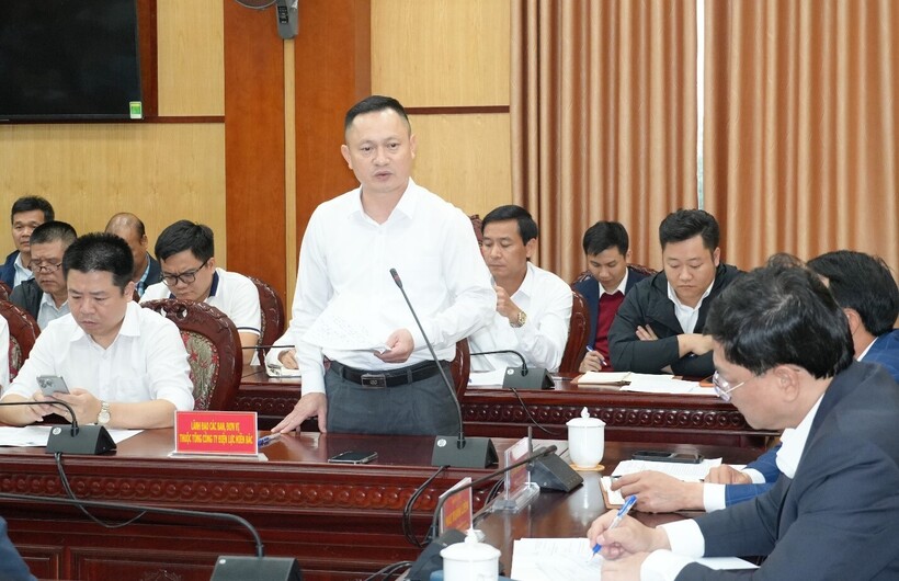 Đồng chí Hoàng Hải – Tỉnh ủy viên, Bí thư Đảng ủy, Giám đốc Công ty Điện lực Thanh Hóa phát biểu tại buổi làm việc