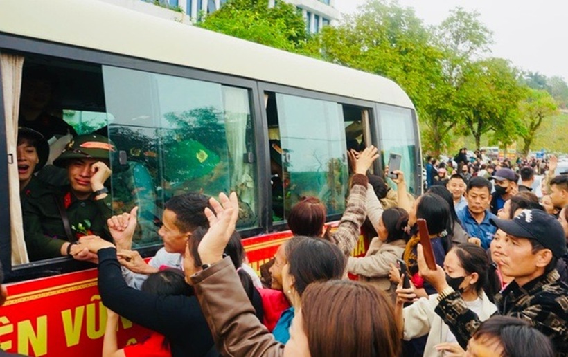 Rời giảng đường đại học, "bóng hồng" Gen Z Hà Tĩnh tình nguyện lên đường thực hiện nghĩa vụ - 5