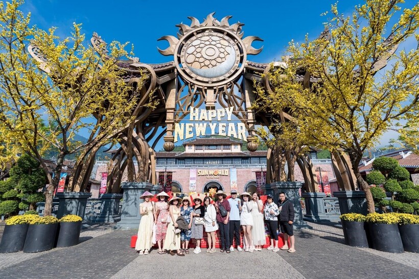 Du khách miền Trung – Tây Nguyên nô nức trẩy hội Bà Nà Hills - 1