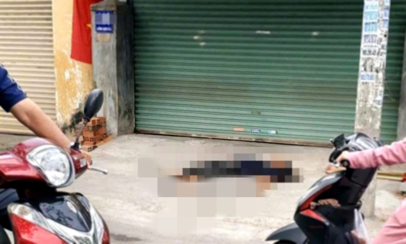 Cơ quan chức năng đang điều tra một người đàn ông tử vong trên vỉa hè ở Khánh Hòa. (Ảnh: Lao động)