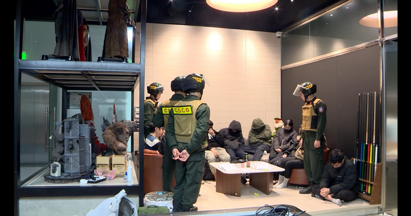 Cảnh sát đột kích trụ sở Xôi Lạc TV.