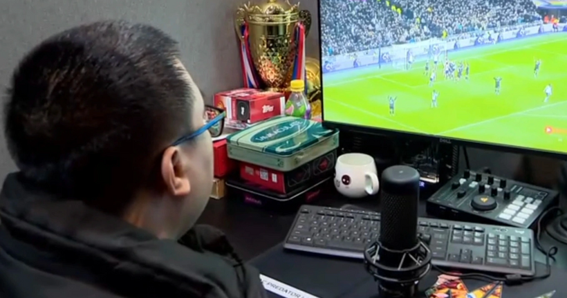 Một bình luận viên của Xôi Lạc TV (Ảnh: A05).