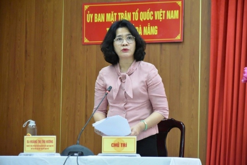 Bà Hoàng Thị Thu Hương, Thành ủy viên, Phó Chủ tịch Ủy ban MTTQ Việt Nam thành phố Đà Nẵng, Chủ tịch Hội liên hiệp Phụ nữ thành phố lên chủ trì và trực tiếp điều hành Hội nghị tiếp xúc cử tri.