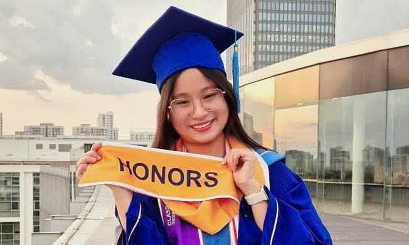 Đồng Hải Yến trong ngày tốt nghiệp Đại học Fulbright Việt Nam.