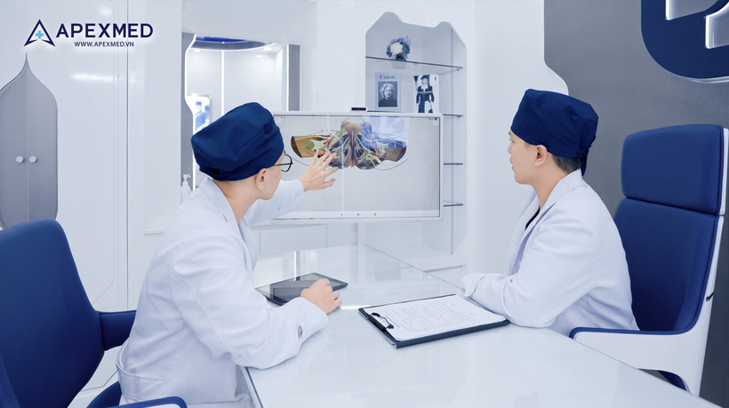 Hội chẩn chuyên môn giữa các bác sĩ Apexmed nhằm đưa ra phác đồ phù hợp, an toàn cho khách hàng.