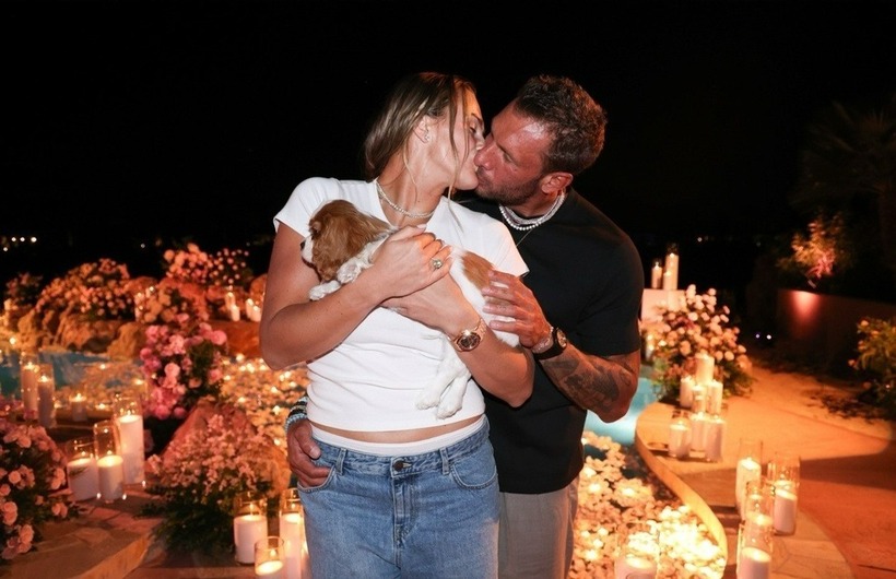 Tay vợt nữ số 1 thế giới bất ngờ đính hôn với doanh nhân tỷ phú - 1