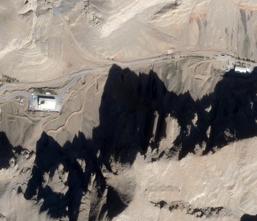 Ảnh vệ tinh chụp ngày 1/3 cho thấy một tòa nhà trong khu căn cứ bị hư hại ban đầu. &nbsp;Ảnh:&nbsp;Planet Labs PBC.