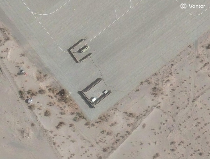 Ảnh vệ tinh cho thấy hệ thống radar tại căn cứ không quân Zahedan ở Iran vào ngày 26/2. Ảnh: Vantor