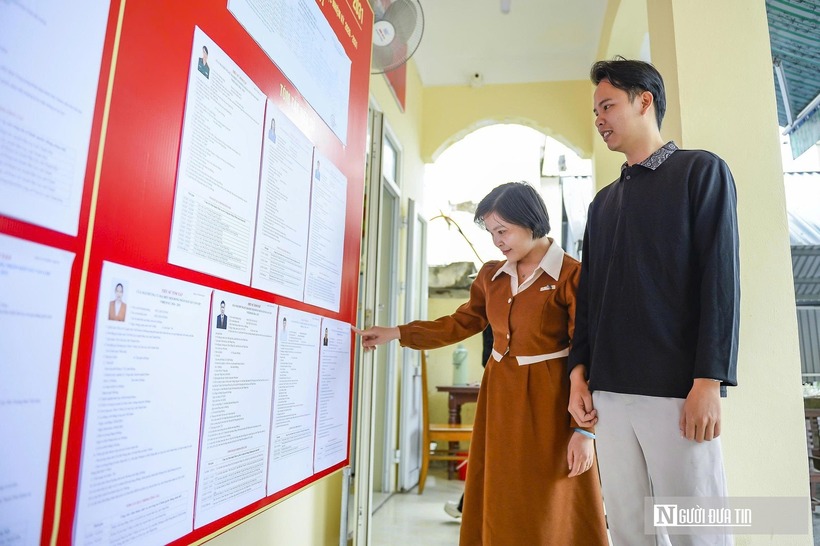 Cử tri tìm hiểu kỹ các ứng viên trước ngày bỏ phiếu.