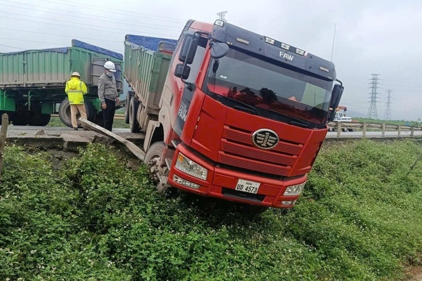 Hiện trường vụ tai nạn. Ẩnh: Báo Dân trí.