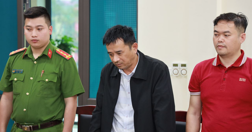 Đối tượng Vũ Quang tại cơ quan công an. (Ảnh: Công an Lào Cai)