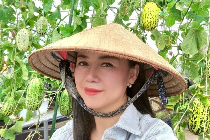 Thậm chí, chị còn trồng thành công cả ngô, sung ngoại, hồng táo và ổi hồng. Toàn bộ thành quả thu hoạch được dùng để phục vụ bữa ăn tươi ngon cho gia đình hoặc dành tặng người thân, bạn bè như một món quà từ thiên nhiên.