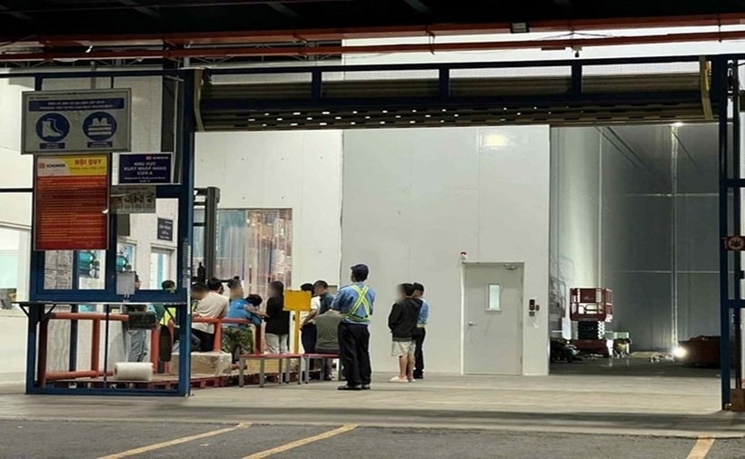 Hiện trường vụ sập nhà kho khiến 1 người tử vong, 3 người bị thương. (Ảnh: Lao động)